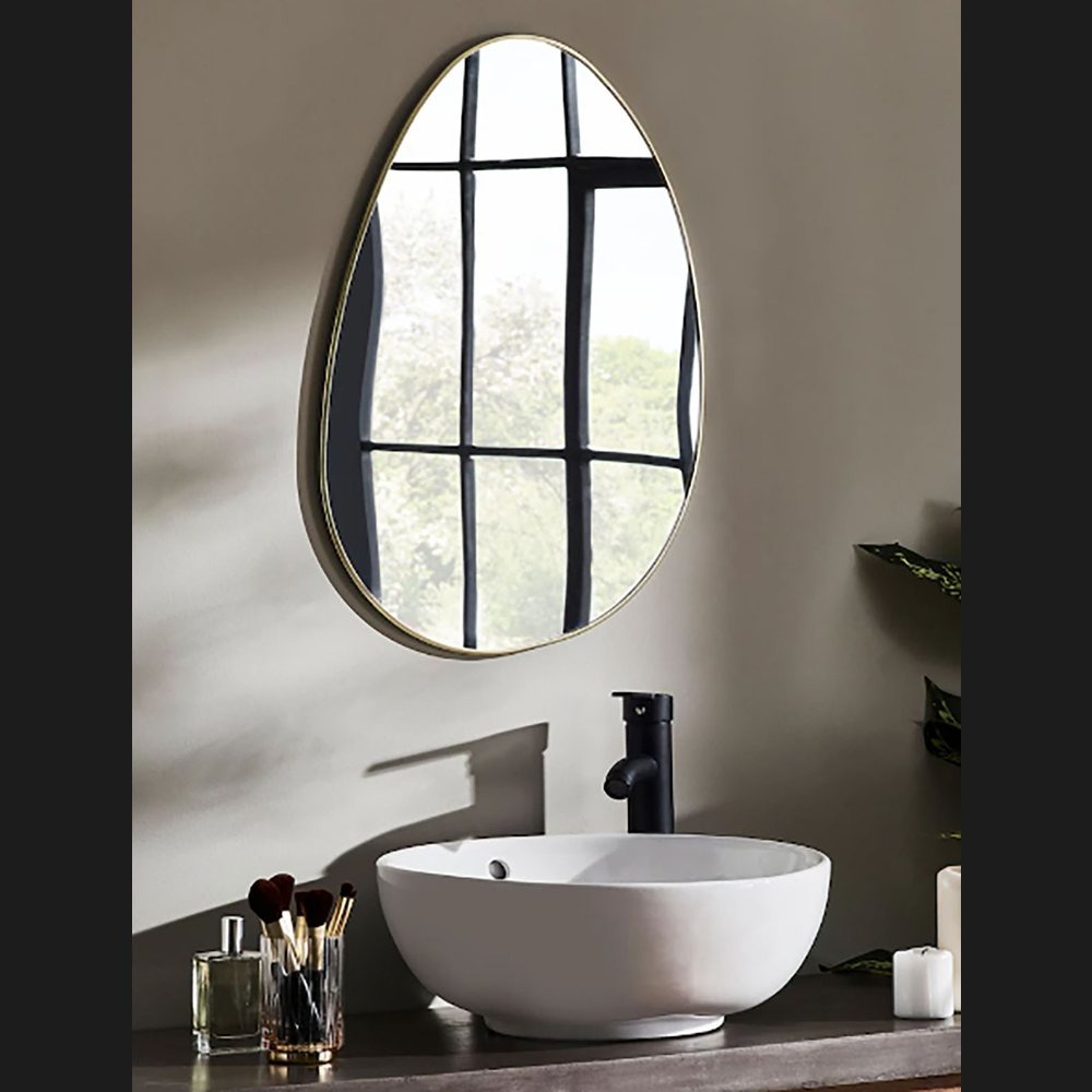 Clear-wall-mirror-in-oval-shape